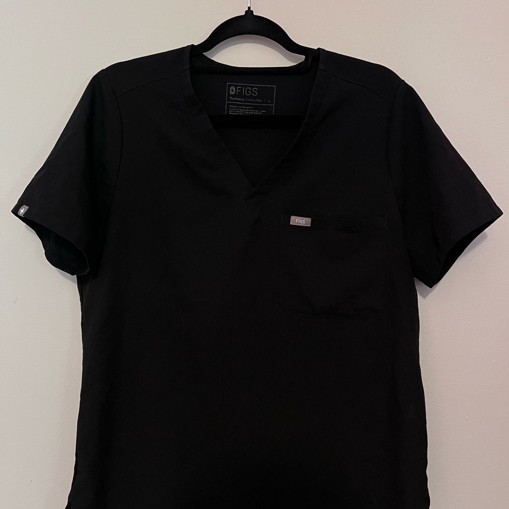 FIGS Black Women’s Catarina scrub top